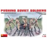 Pushing Soviet Soldiers WWII  -  MiniArt (1/35)