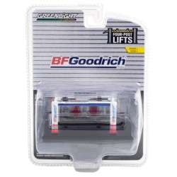 [Four-Post Lift Series 1] Auto Body Shop - BF Goodrich Tires - Greenlight (1/64)
