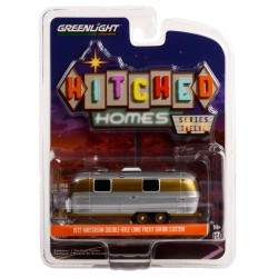 [Hitched Home Series 12] 1972 Airstream Double-Axle Land Yacht Safari Custom (Chrome and Gold) - Greenlight (1/64)