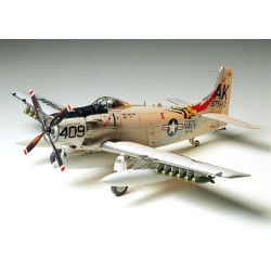 Douglas A-1H Skyraider U.S. Navy  -  Tamiya (1/48)