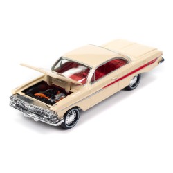 1961 Chevrolet Impala  -  Johnny Lightning (1/64)