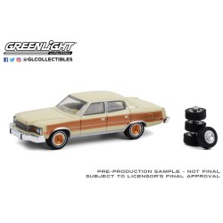 [The Hobby Shop Series 10]  1978 AMC Matador Barcelona with Spare Tears  -  Greenlight (1/64)
