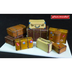 Old Suitcases  -  Plus Model (1/35)