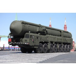 MZKT-79221 15U175 TEL & Topol-M ICBM RS-12M1  -  Trumpeter (1/35)