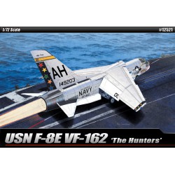 Vought F-8E Crusader USN (VF-162) "The Hunters"  -  Academy (1/72)