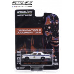 "Hollywood Series 32"  1983 Ford Ltd Crown Victoria "Terminator II Judgment Day"   -  Greenlight (1/64)