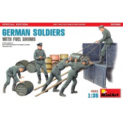 German Soldiers with Fuel Drums (Special Edition) - MiniArt (1/35)